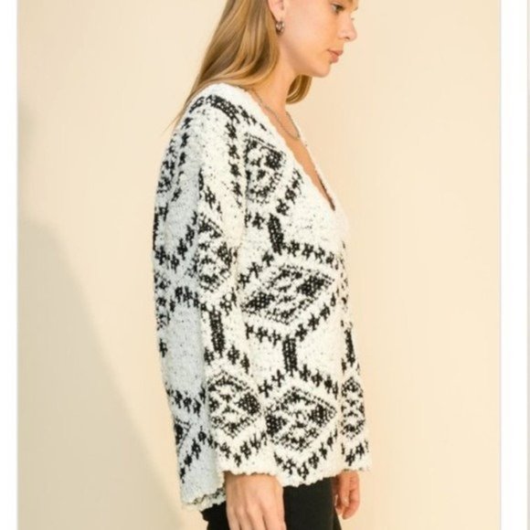 White & Black Print Popcorn V-Neck Boho Sweater - Picture 3 of 5
